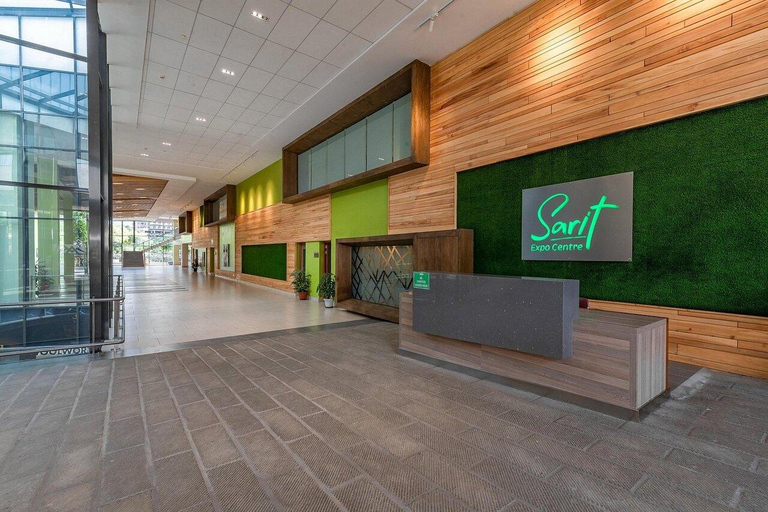 Nairobi: Shopping Malls & Local Shopping Experience