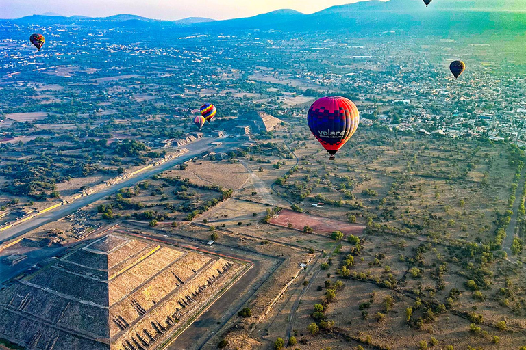 From Mexico City: Fly over Teotihuacan in a hot air balloon From CDMX: Fly over Teotihuacan in a balloon