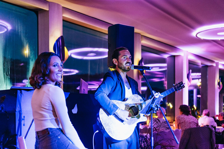 Paris: Cruzeiro com jantar gourmet no Rio Sena com música ao vivoCruzeiro VIP com Jantar Gourmet e Música ao Vivo