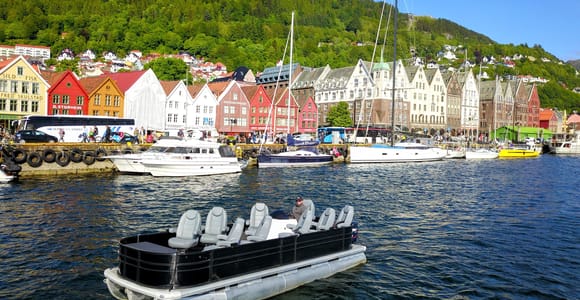 Bergen: Luxury Pontoon Sightseeing Cruise Beneath Bridges