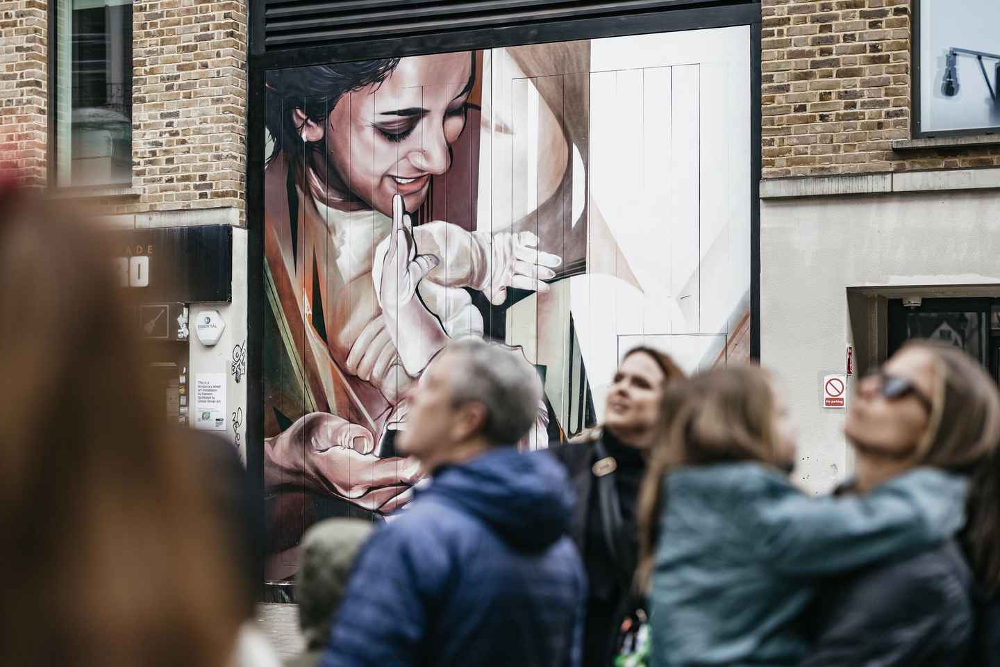 London: East End Street Art Tour and Spray Painting Workshop