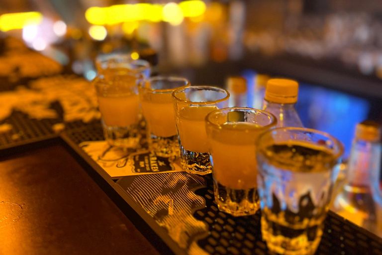 Riga: 2 in 1 - Old Town Walking Tour & Pub Crawl