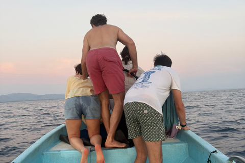 Puerto Escondido: Boat tour to enjoy the sunset