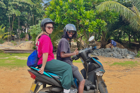 Galle: Private Full-Day Scooter Tour with Lunch and Guide Scooter Tour with a Swim