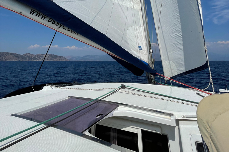 Bodrum: Private Catamaran Sailing Tour with Skipper