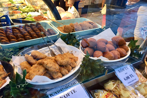 Istanbul: Taste of Turkey with Europe & Asia by Ferry Tour en Español