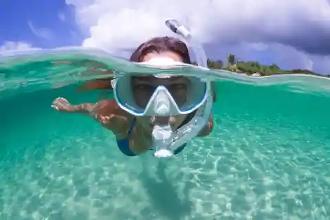 Snorkel guiado en la playa de Barcelona