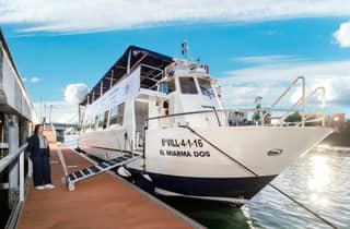 Sevilla: Bootsfahrt auf dem Guadalquivir mit Mittag- oder Abendessen