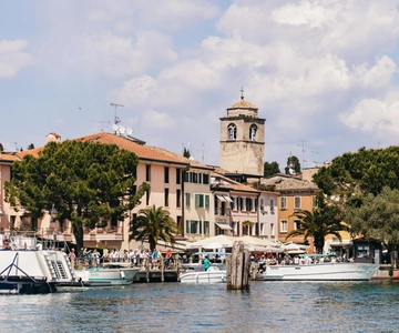 From Milan: Verona, Sirmione and Lake Garda with Boat Cruise