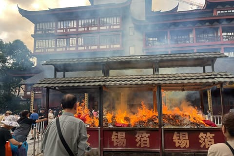 Shanghai: Private City Tour with a German-Speaking Local
