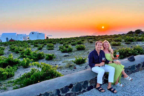 Santorini: recorrido por 3 bodegas con degustación de vinos y comidaTour al atardecer