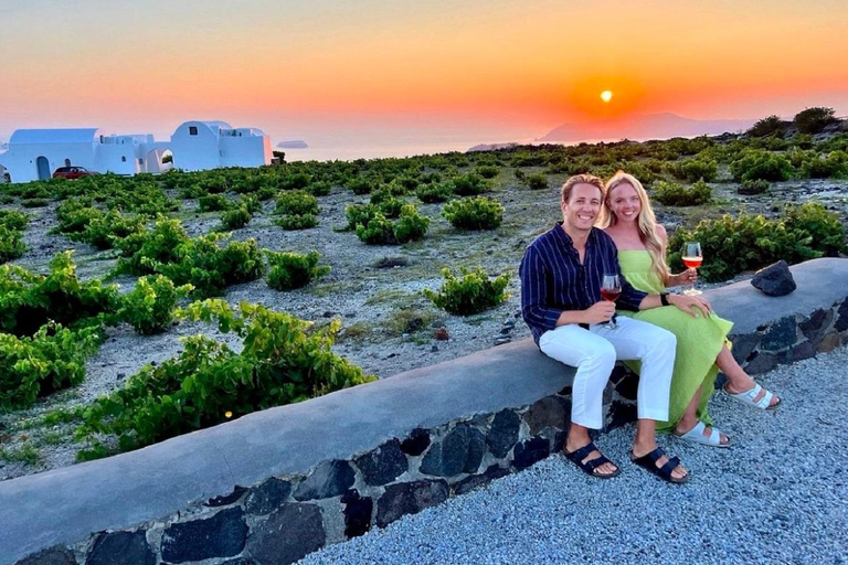 Santorin : visite de 3 établissements vinicoles avec dégustation de vin et nourritureVisite au coucher du soleil