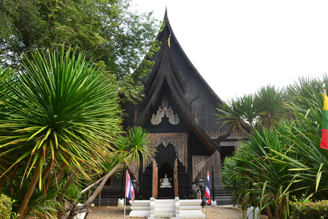 From Chiang Mai: Chiang Rai's Temples and Golden Triangle White Temple, Blue Temple, Wat Phra Keaw and Golden Triangle