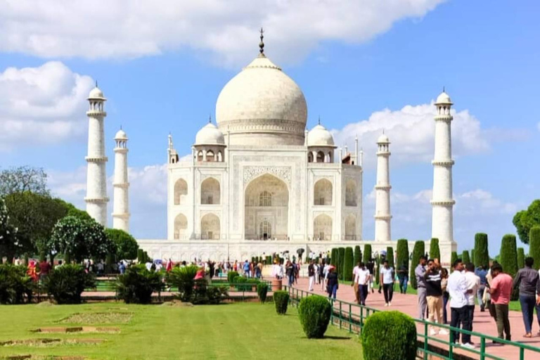 Visite privée du Taj Mahal et du Fort d'Agra le même jour avec promenade en bateauVoiture AC + chauffeur + guide touristique + déjeuner dans un hôtel 5 étoiles