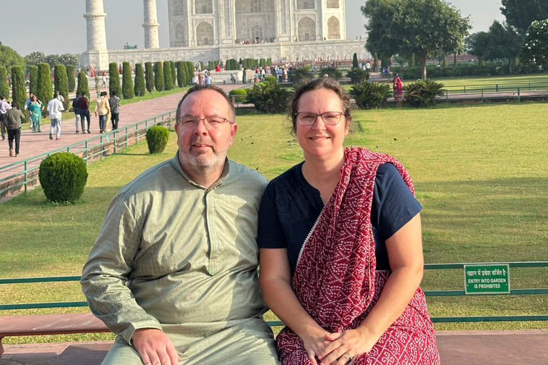Delhi : excursion de 5 jours dans le Triangle d&#039;Or avec un guide germanophoneExcursion de 5 jours avec hébergement dans des hôtels 4 étoiles