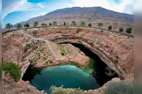 Muscat: Wadi Shab, Fins Beach, & Bimmah Sinkhole Tour