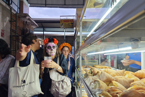 Oaxaca: Day of the Dead Evening Walking Tour with Dinner