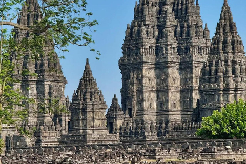 Relaxed Borobudur & Prambanan Private Tour from Yogyakarta Borobudur & Prambanan Private Day Trip