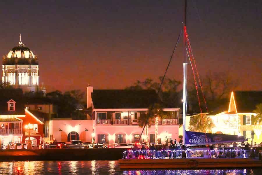 St. Augustine: Nights of Lights Cruise mit Musik und Getränken. Foto: GetYourGuide