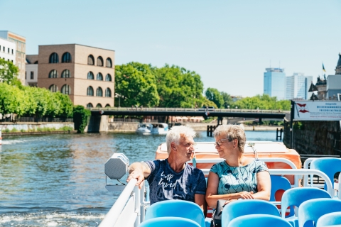 Berlin: Stadtrundfahrt per Boot mit SitzplatzgarantieAbfahrt an der Friedrichstraße mit Audioguide