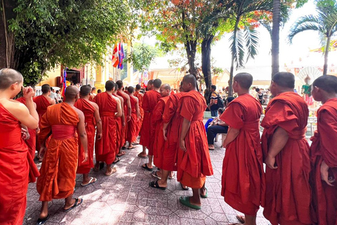 جولة سير في بنوم بنه: التاريخ والثقافة والفن وطعام الشوارع