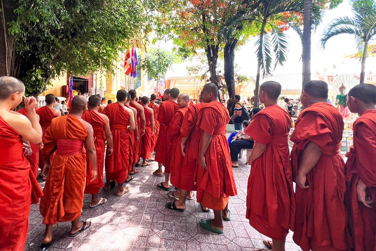 جولة سير في بنوم بنه: التاريخ والثقافة والفن وطعام الشوارع