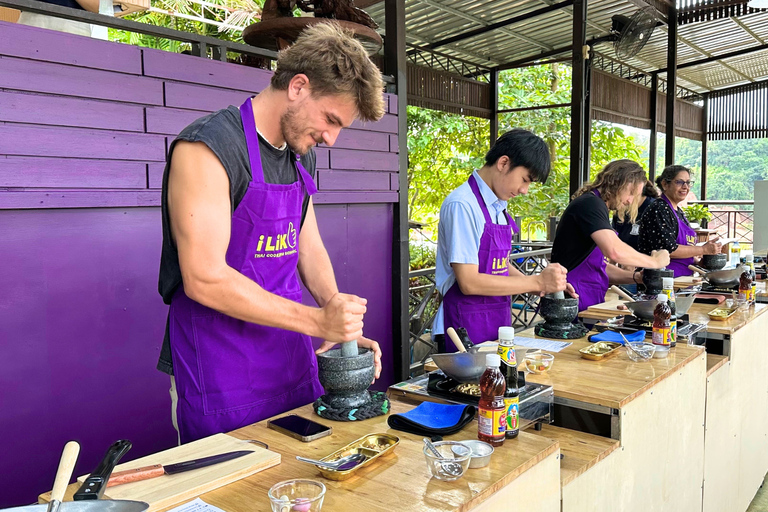 清迈：大峡谷泰式烹饪课和市场之旅晚间课程 - 大峡谷泰式烹饪课