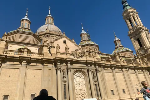 Zaragoza -Local Chinese speaking tour guide, walking tour.