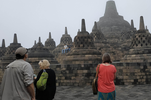 Yogyakarta: Tour di un giorno dei templi di Borobudur e Prambanan