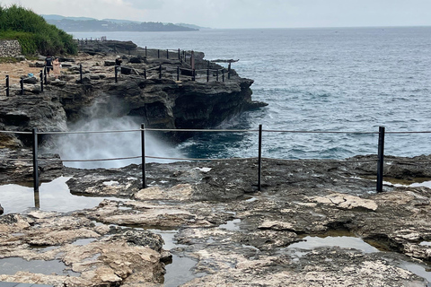 Explore Nusa Lembongan with Traditional Car & Local Guide