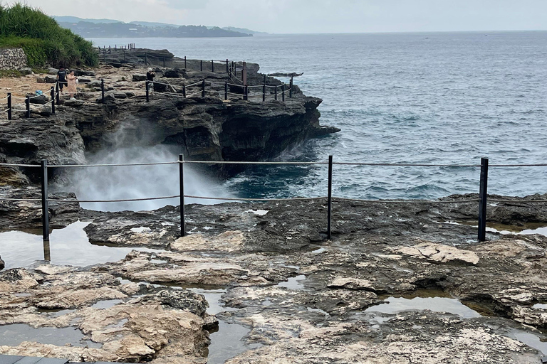 Explore Nusa Lembongan with Traditional Car & Local Guide