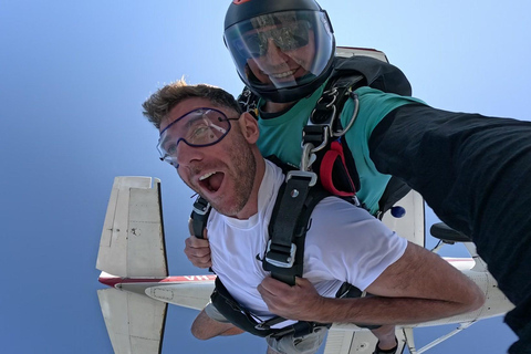 Sydney, Shellharbour: Skydive with Beachside Landing