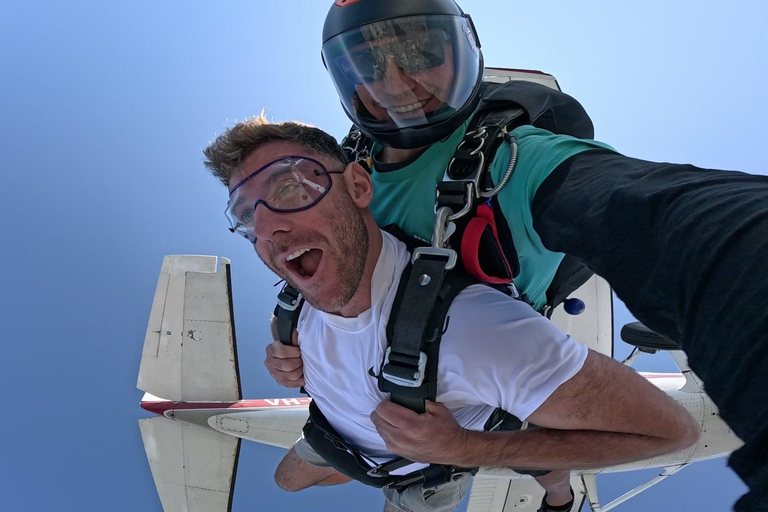 Sydney, Shellharbour: Skydive with Beachside Landing