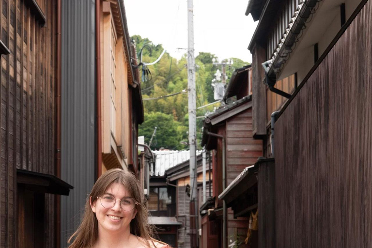 Kanazawa: Private Highlights Walking Tour for Solo Travelers