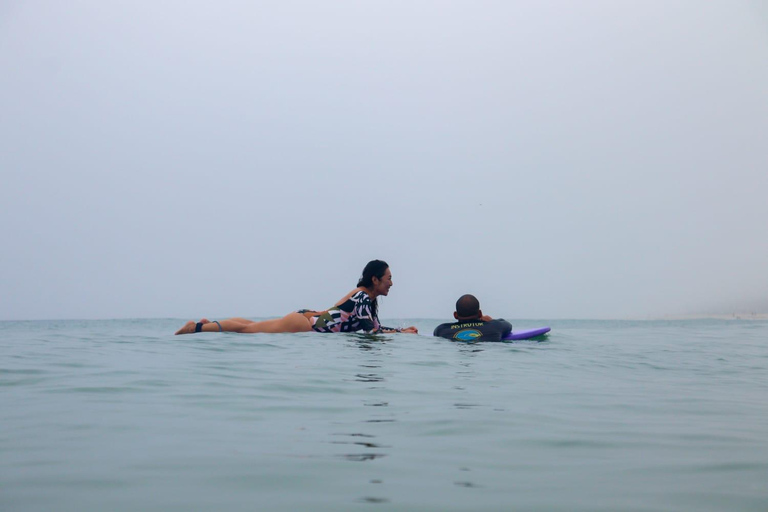 Aulas de surfe: no Arpoador, em Ipanema.