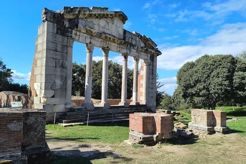 Von Vlora aus: Private Tagestour nach Zvernec, Apollonia & Berat