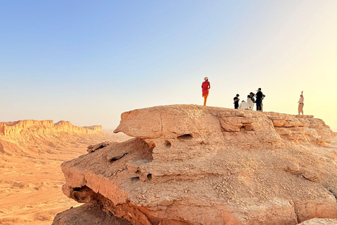Riyadh: Edge of the World 4x4 Trip with sunset Riyadh: Edge of the World sharing car Trip with free scarf