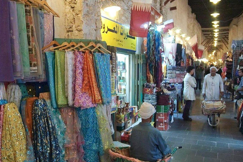 Doha: Guided Night Tour with Lights, Culture & Landmarks