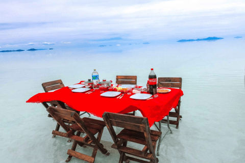 Depuis La Paz : Visite en bus de 3 jours des salines d&#039;Uyuni avec billets d&#039;autobusVISITE EN ANGLAIS