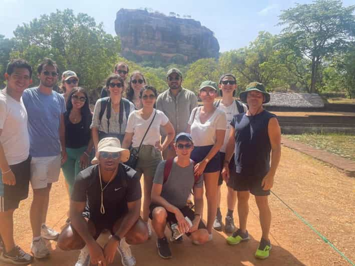 Desde Kandy Fortaleza De La Roca De Sigiriya Y Templo De La Cueva De