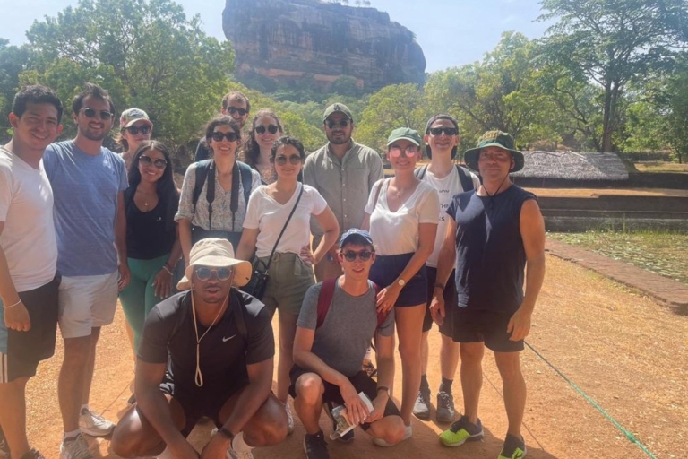 Von Kandy aus: Sigiriya Felsenfestung & Dambulla Höhlentempel