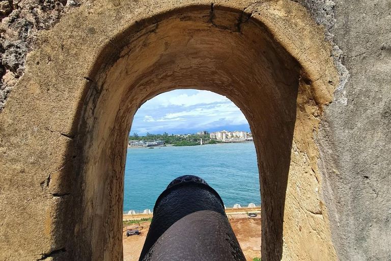 Mombasa: City Tour and Evening Dhow Cruise with Pickup