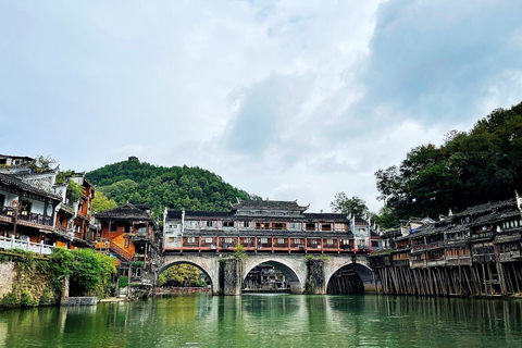 Zhangjiajie: Furong & Fenghuang 2-Day Tour with Boat Ride Small Group (4 people)