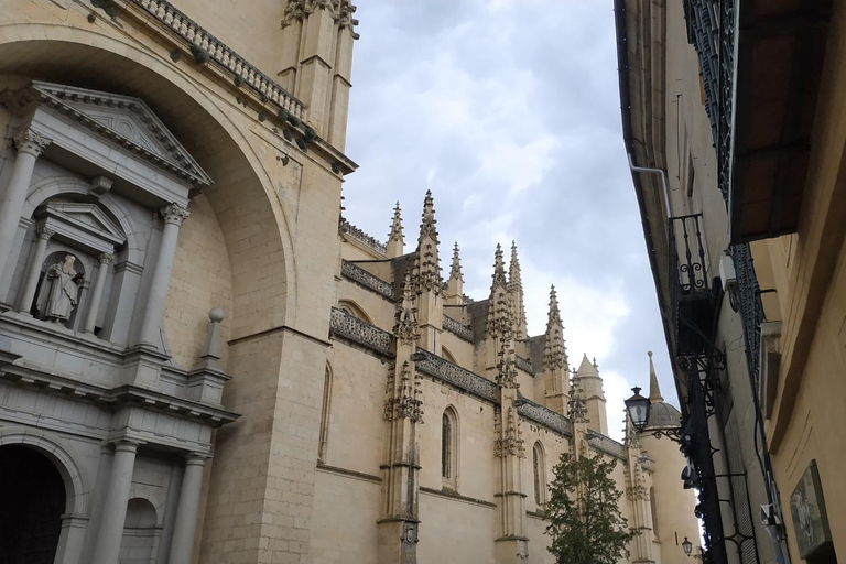 Depuis Madrid : Excursion d&#039;une demi-journée ou d&#039;une journée à SégovieExcursion d&#039;une demi-journée à Ségovie