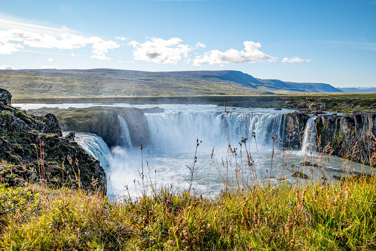 Siglufjörður: Akureyri, Goðafoss & Black Sand Beach Tour