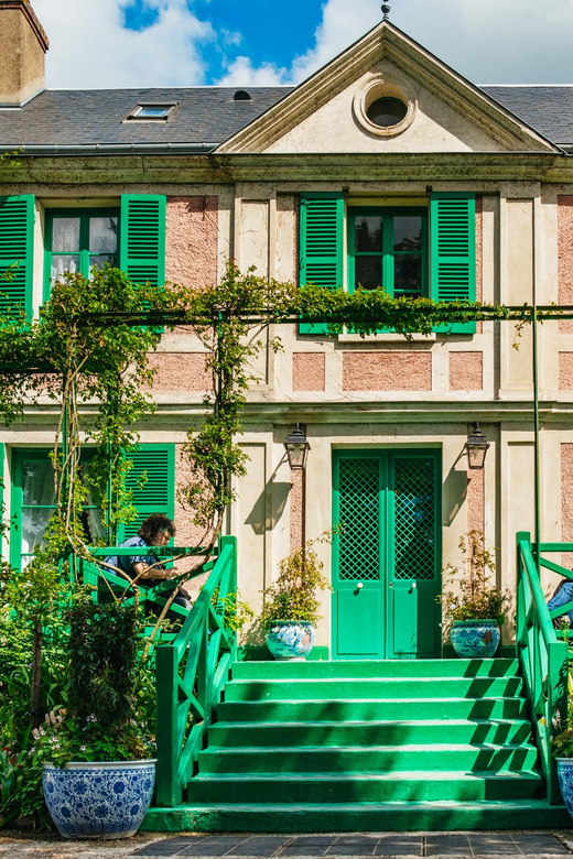 パリ発：ジヴェルニー、モネの家と庭園を訪れる半日ツアー | GetYourGuide