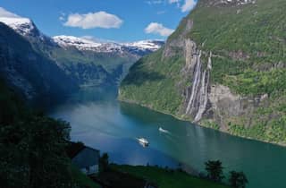 Von Hellesylt: Bootstour im Geirangerfjord mit Wasserfällen
