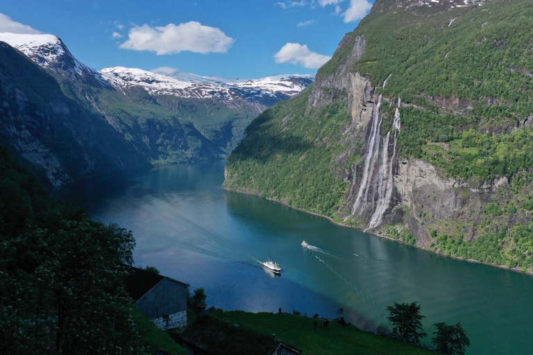 From Hellesylt: Geirangerfjord Boat Tour with Waterfalls