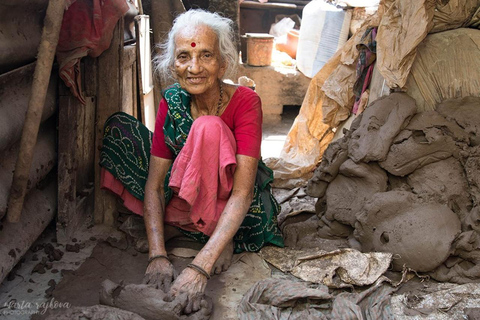 Caminhada na favela de Dharavi, em Mumbai