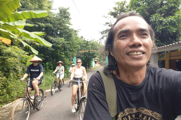 Yogyakarta: Kulon Progo Village Cycling Tour with Snacks
